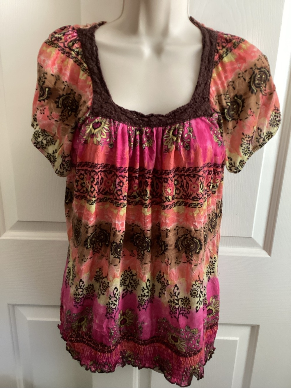 Floral Scoop Neck Puff Sleeve Top in Pink and Brown